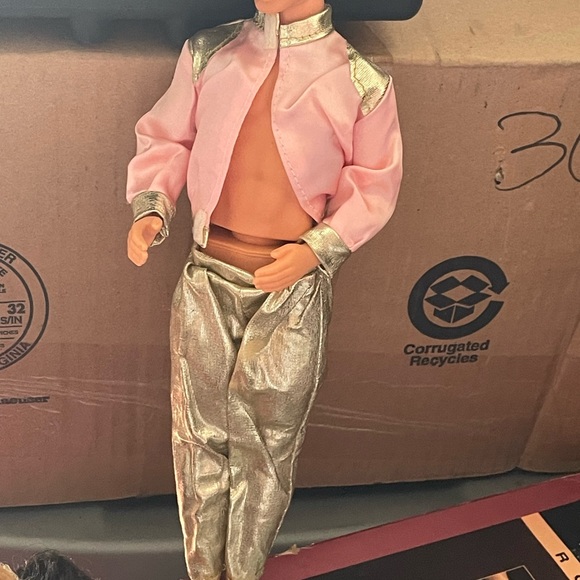 Looks like new 1968 Ken Doll excellent shape Twist & Turns with vintage outfit - Picture 2 of 5